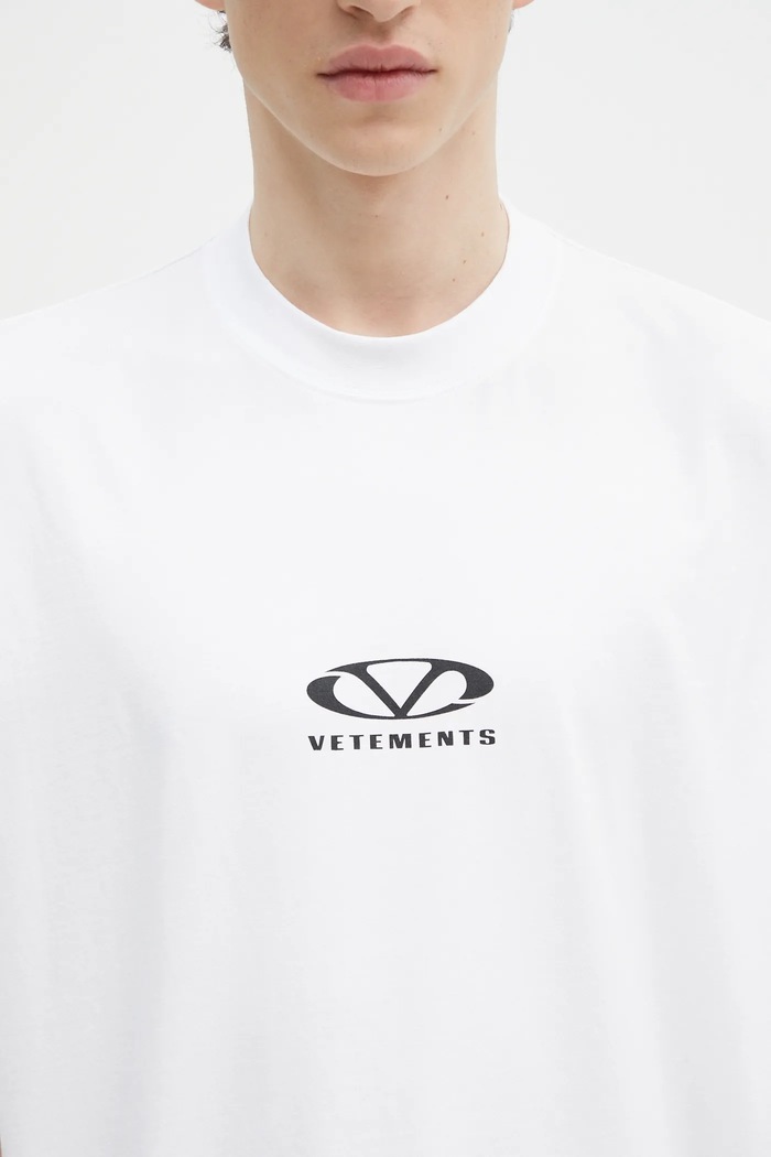 VETEMENTS cotton t-shirt Oval Logo Oversized white UA66TR605W