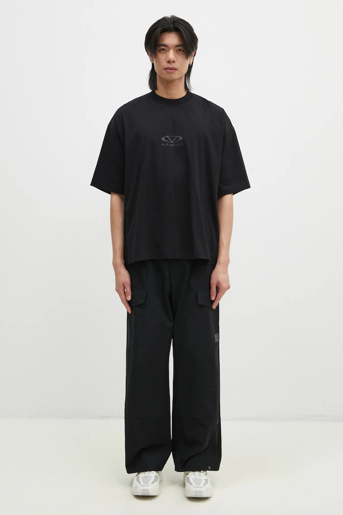 VETEMENTS cotton t-shirt Oval Logo Cropped Boxy UA66TR600BB black