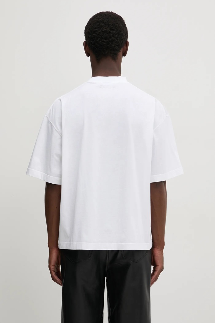 Хлопковая футболка VETEMENTS U Might Know Me Cropped Boxy UA66TR760W белый