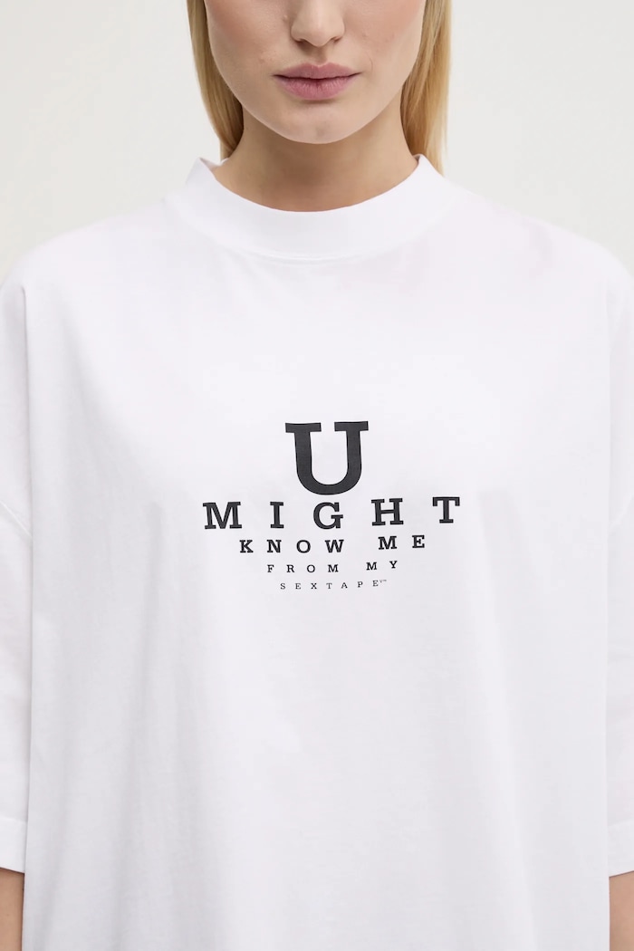 Хлопковая футболка VETEMENTS U Might Know Me Cropped Boxy UA66TR760W