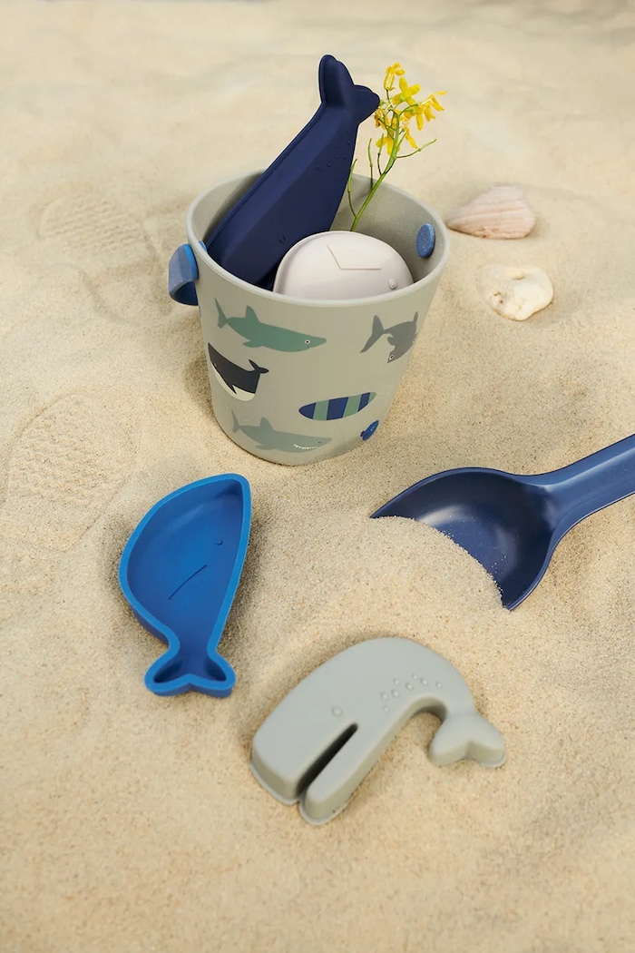 Liewood σετ παιχνιδιών Παιδικά Gilma Shark Beach Set LW20558.PPY2 μπλε SS26