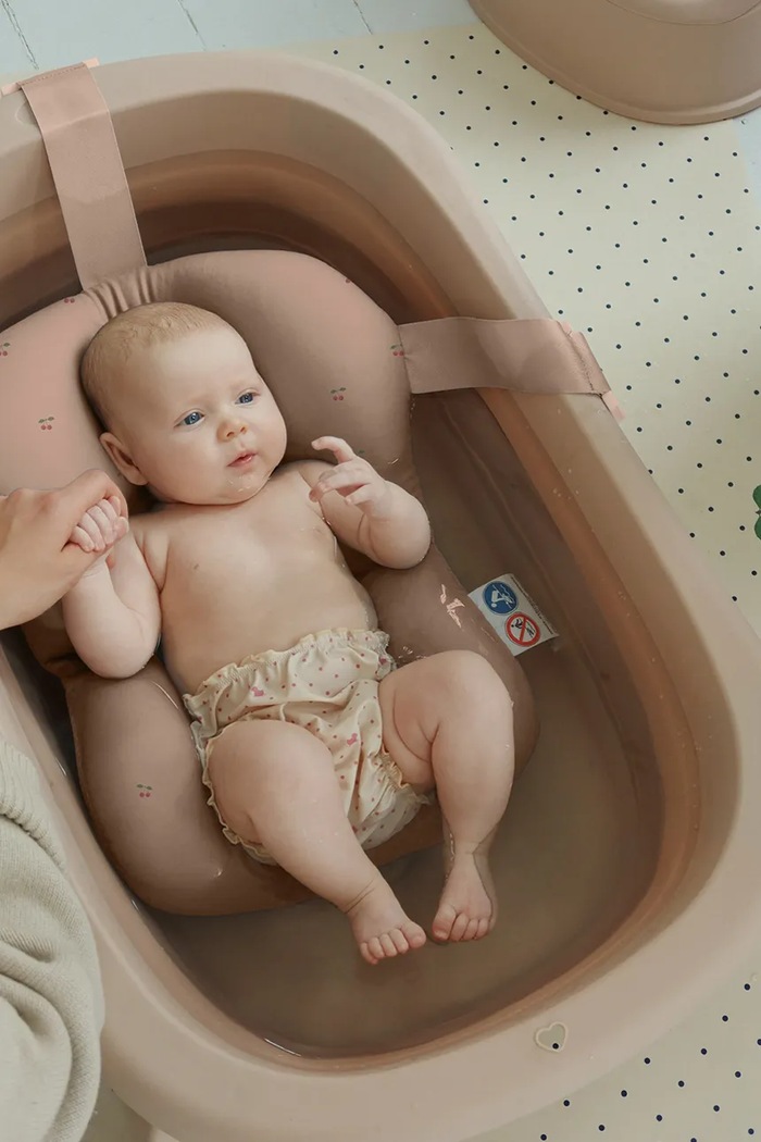 Konges Sløjd Kadica s podlogom za bebe FOLDABLE BATH TUB AND CUSHION roza KS104819.PPY2