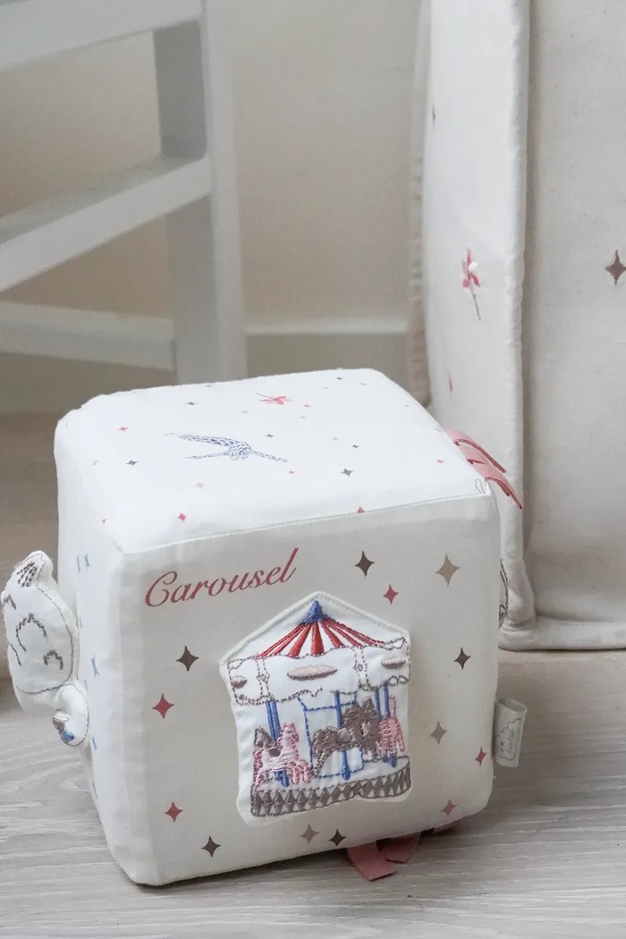 Cam Cam Copenhagen igračka za aktivnosti za djecu pamučna Carousel bež 1092.P98