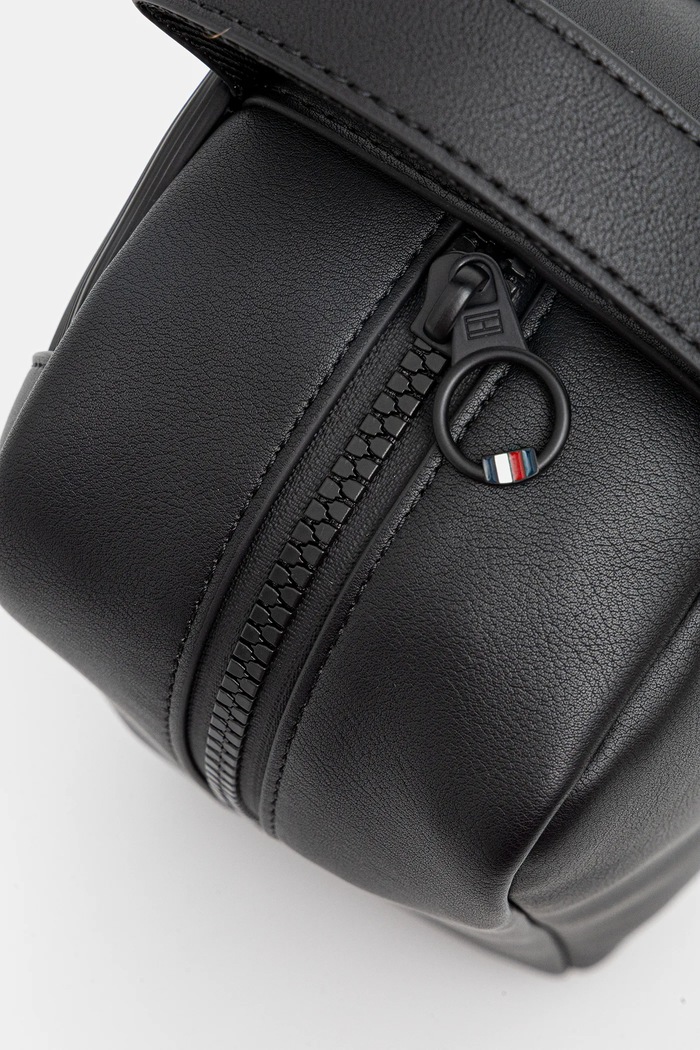 Kozmetická taška Tommy Hilfiger čierna AM0AM13949