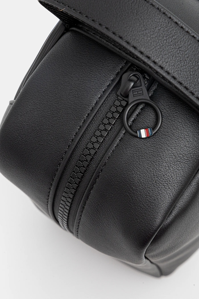 Kozmetická taška Tommy Hilfiger čierna AM0AM13949