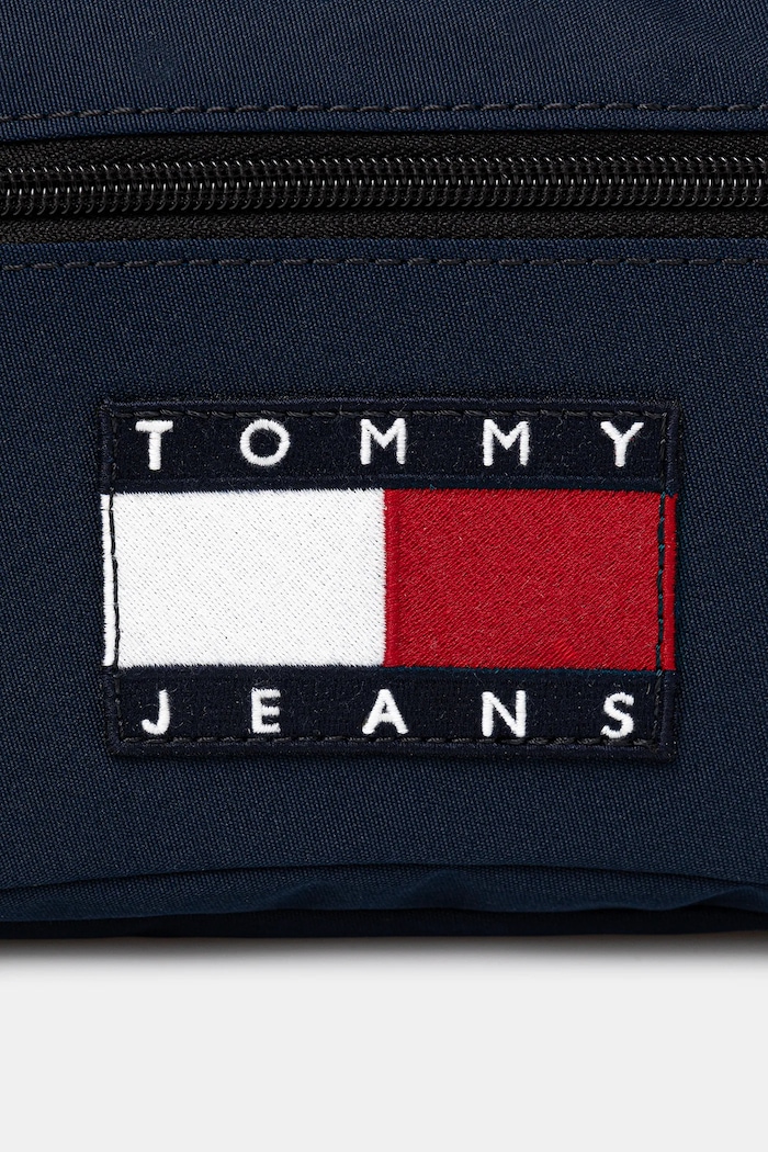 Kozmetična torbica Tommy Jeans mornarsko modra AM0AM13858
