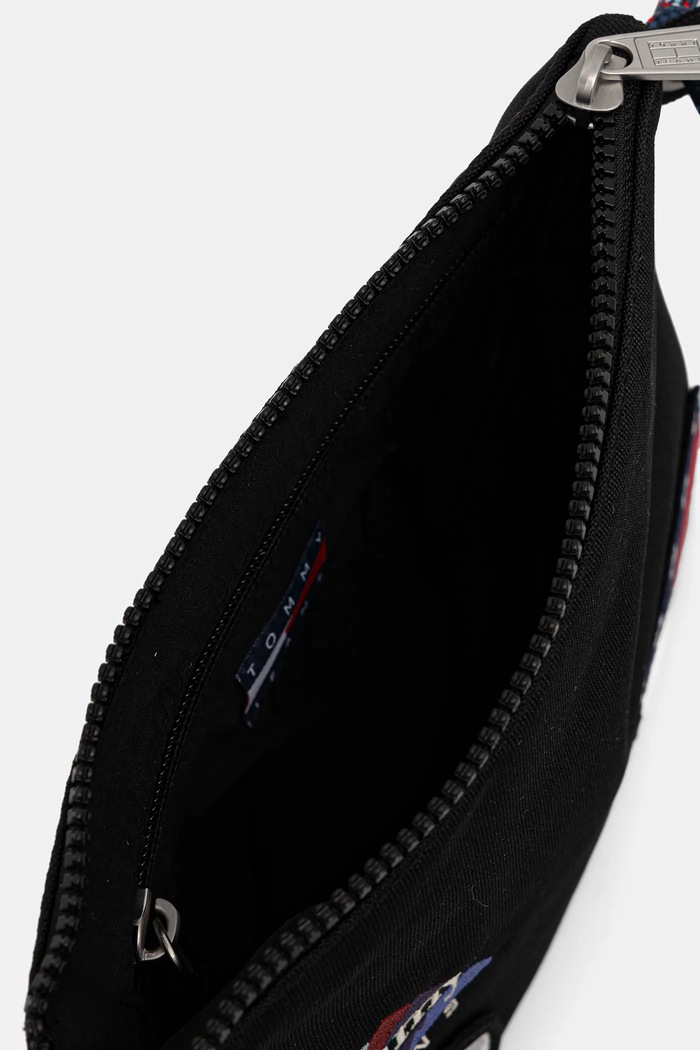 Taštička Tommy Jeans AM0AM14057 černá