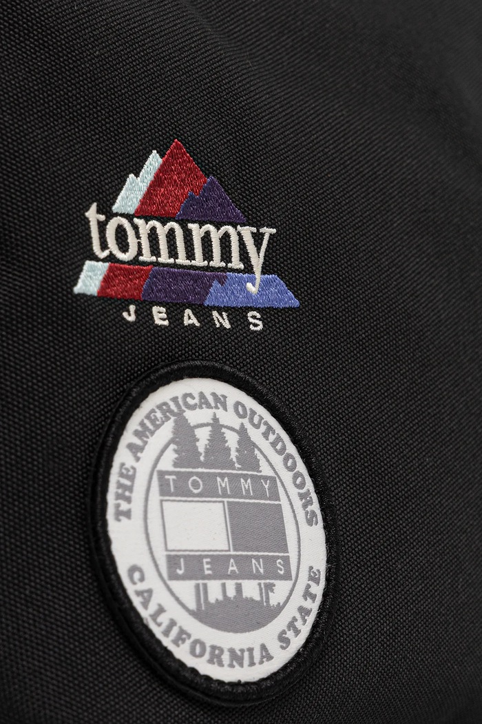 Taštička Tommy Jeans AM0AM14057