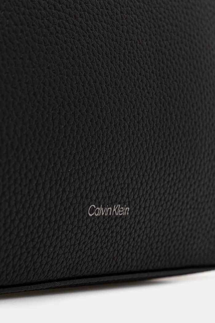 Calvin Klein kosmetyczka skórzana czarny LV04D1031G