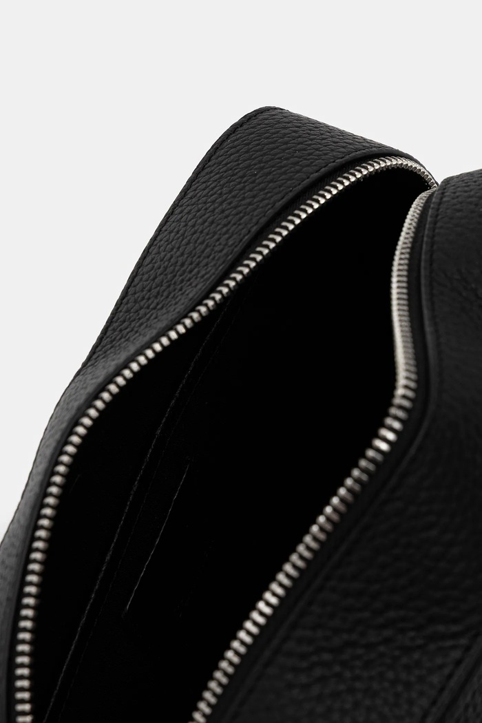 Calvin Klein kosmetyczka skórzana LV04D1031G czarny