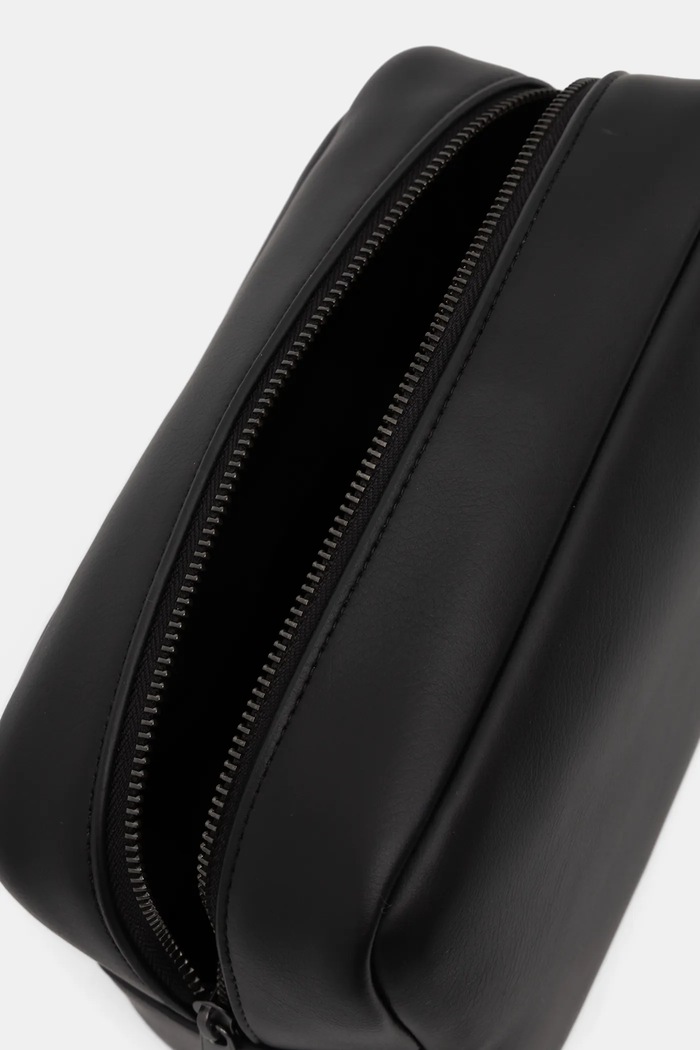 Νεσεσέρ καλλυντικών Calvin Klein μαύρο LV04D1140G