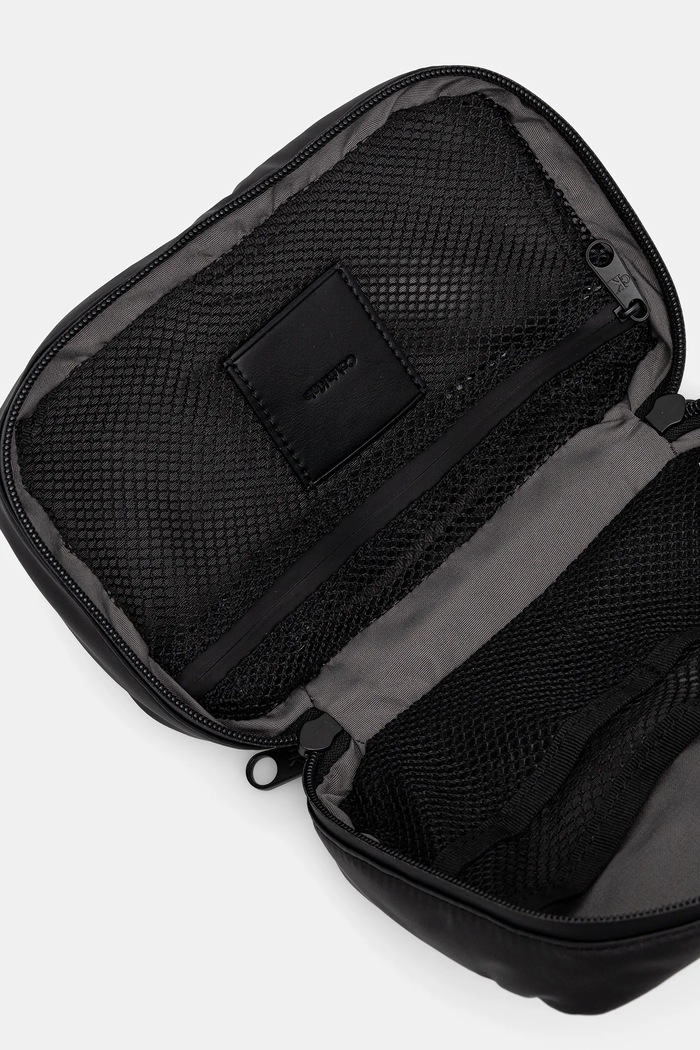 Kozmetická taška Calvin Klein čierna LV04D1152G