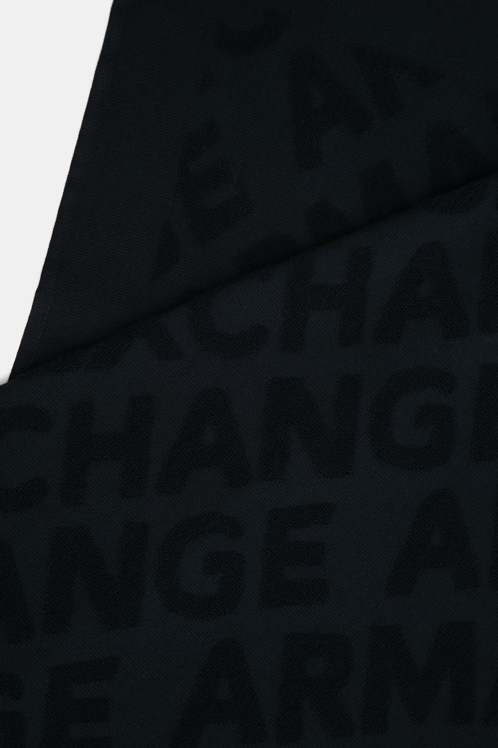 Doplnky Armani Exchange uterák bavlnený XM002869.AF25435 tmavomodrá