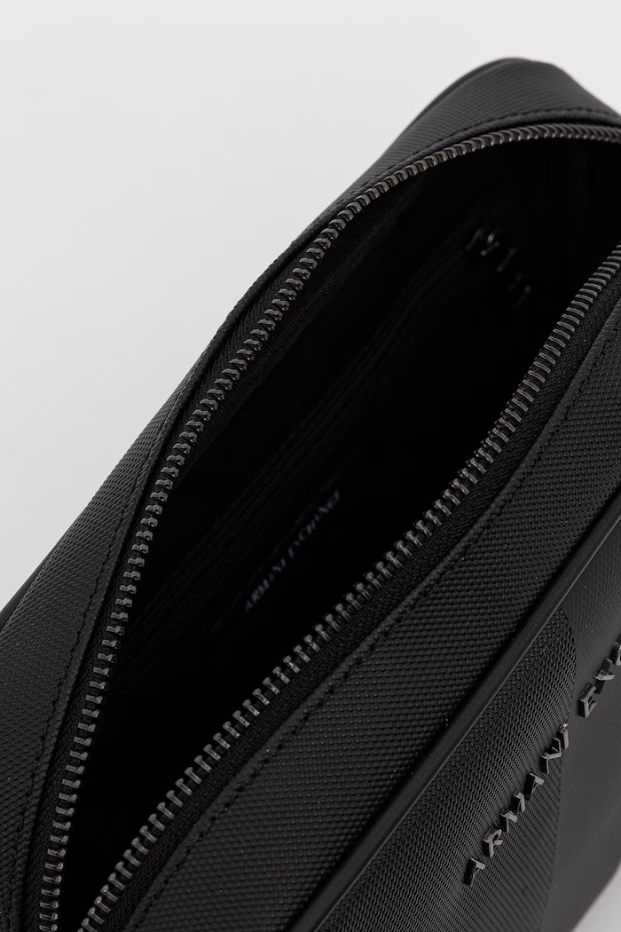 Armani Exchange trusă cosmetică pentru bărbați, cu imitație de piele negru XM001271.AF11935