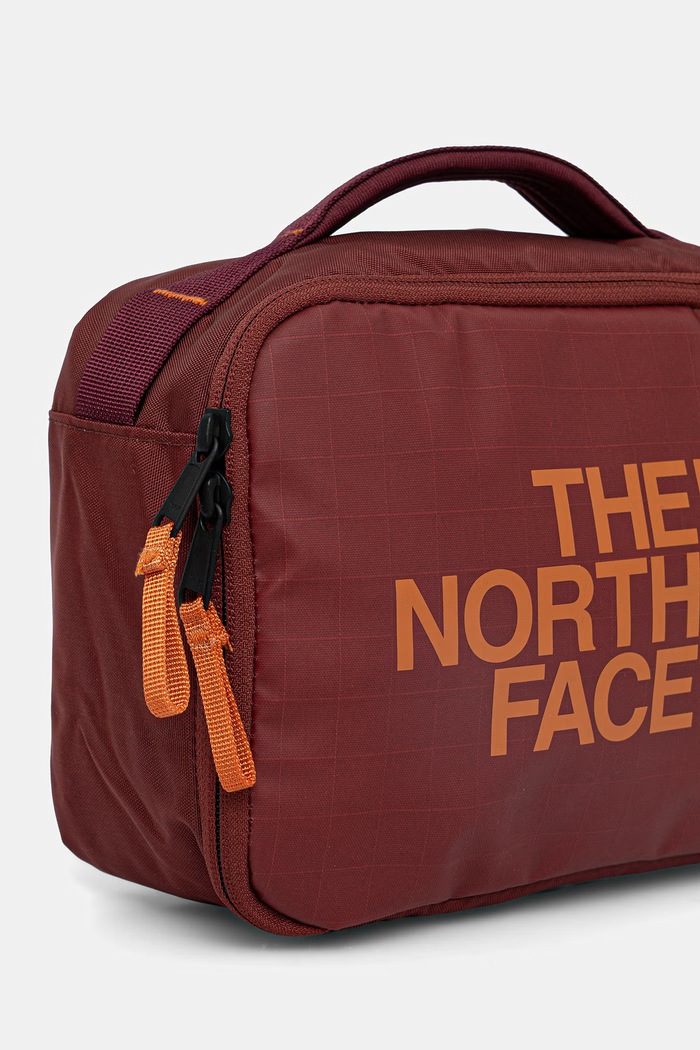 The North Face kosmetyczka VOYAGER NF0A81BLADD1 bordowy SS26