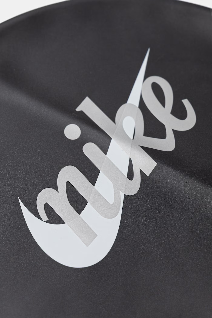 Nike czepek pływacki NESSG121 czarny SS26