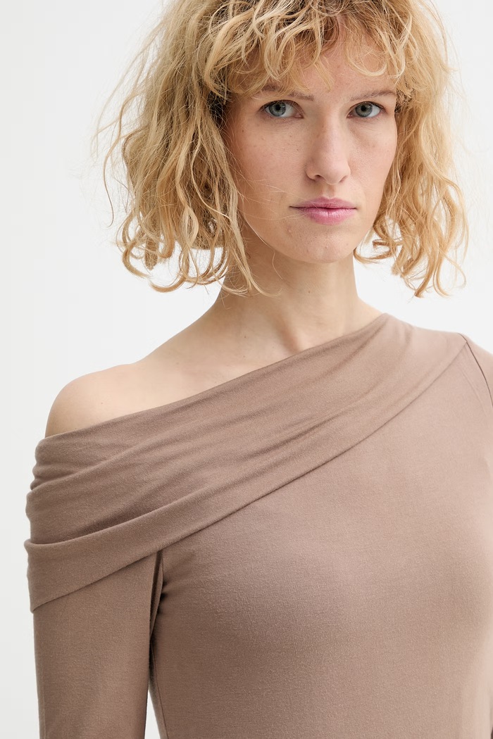 Tričko s dlhým rukávom Levi's OFF SHOULDER LS hnedá 005IT