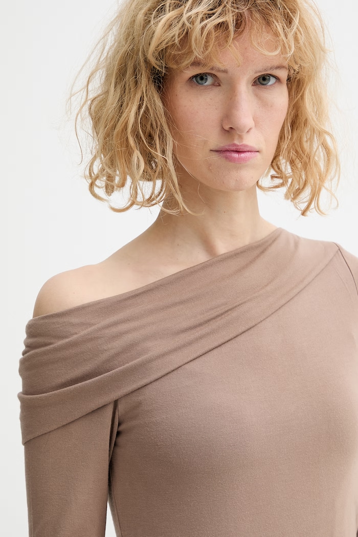 Tričko s dlhým rukávom Levi's OFF SHOULDER LS hnedá 005IT