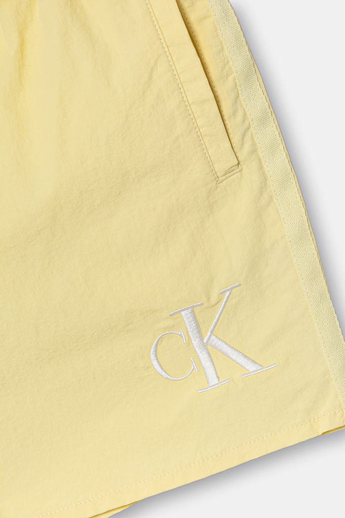 Dečki Calvin Klein Jeans kopalne kratke hlače otroške KV0KV00057.PPY2 rumena