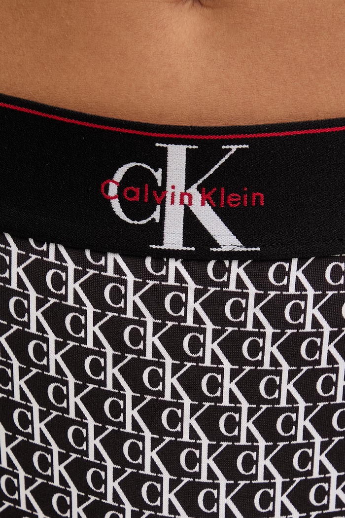Calvin Klein Underwear tanga pentru femei negru LV00QF8813