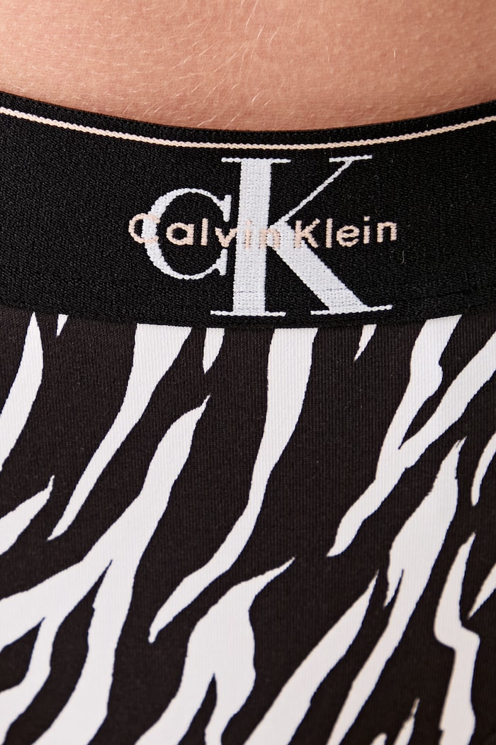 Oblečenie Calvin Klein Underwear tangá dámske LV00QF8813 čierna