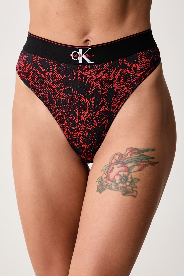 Calvin Klein Underwear Stringi damskie czarny LV00QF8813