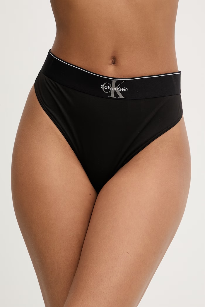Calvin Klein Underwear tangá dámske čierna LV00QF8813