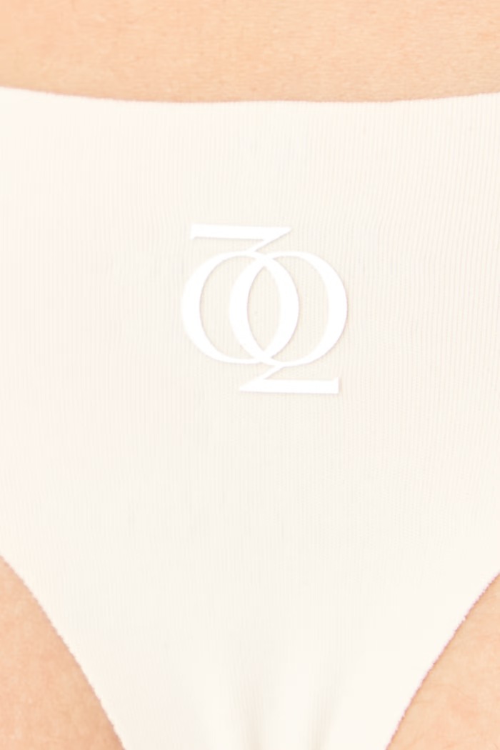 Ρούχα GOD SAVE QUEENS Στρινγκ γυναικείο ULTIMATE THONG GSQ.142.124 μπεζ