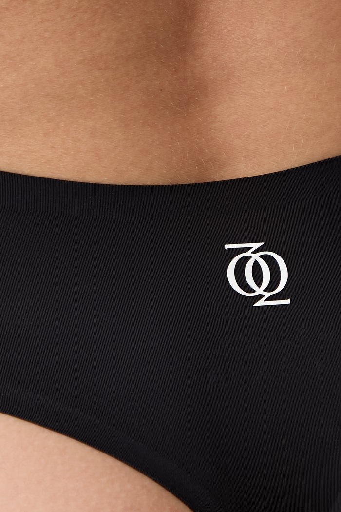 Odzież GOD SAVE QUEENS Stringi damskie ULTIMATE THONG GSQ.142.124 czarny