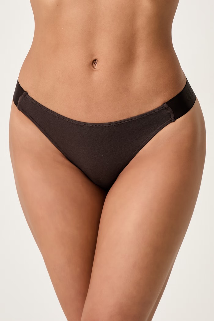 Guess Chiloți g-string pentru femei MARIKA maro O6GE05.KE831