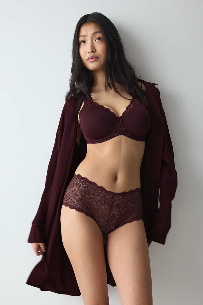 Odzież Triumph Figi damskie koronkowe Amourette 10210675 bordowy