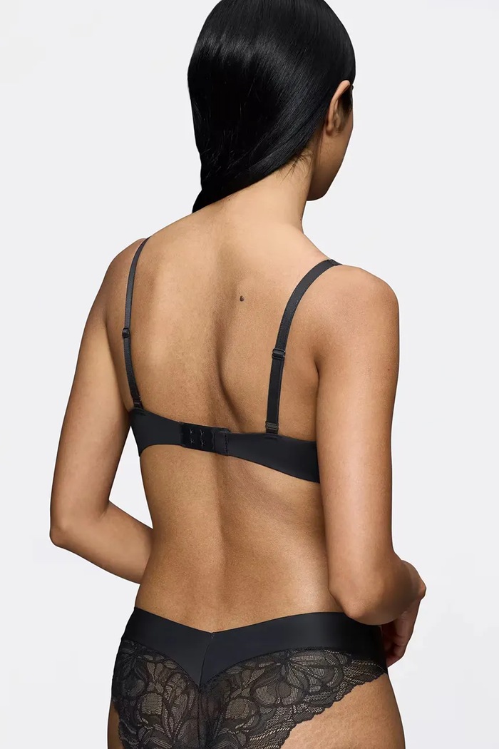 Triumph trojúhelníková podprsenka krajková Body Make-Up Illusion Lace 10219710 černá AA00