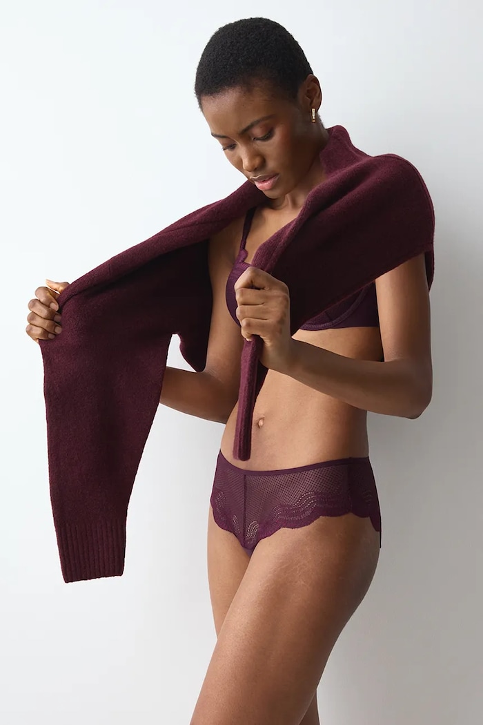 Odzież Triumph Figi damskie koronkowe Comfort Glam 10224929 bordowy