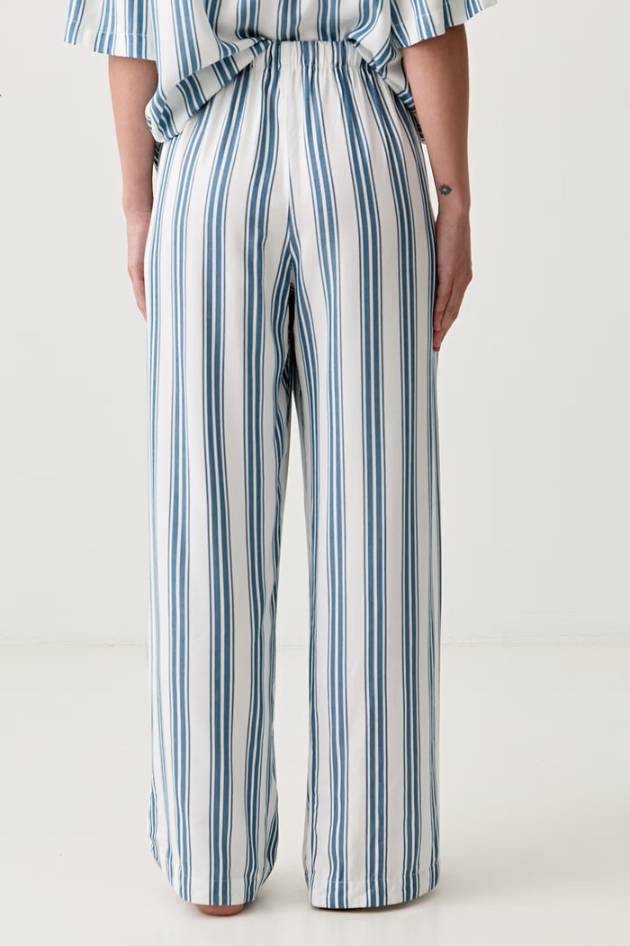 Odjeća HUGO donji dio pidžame za žene od viskoze RESORT PANTS 50561640 plava
