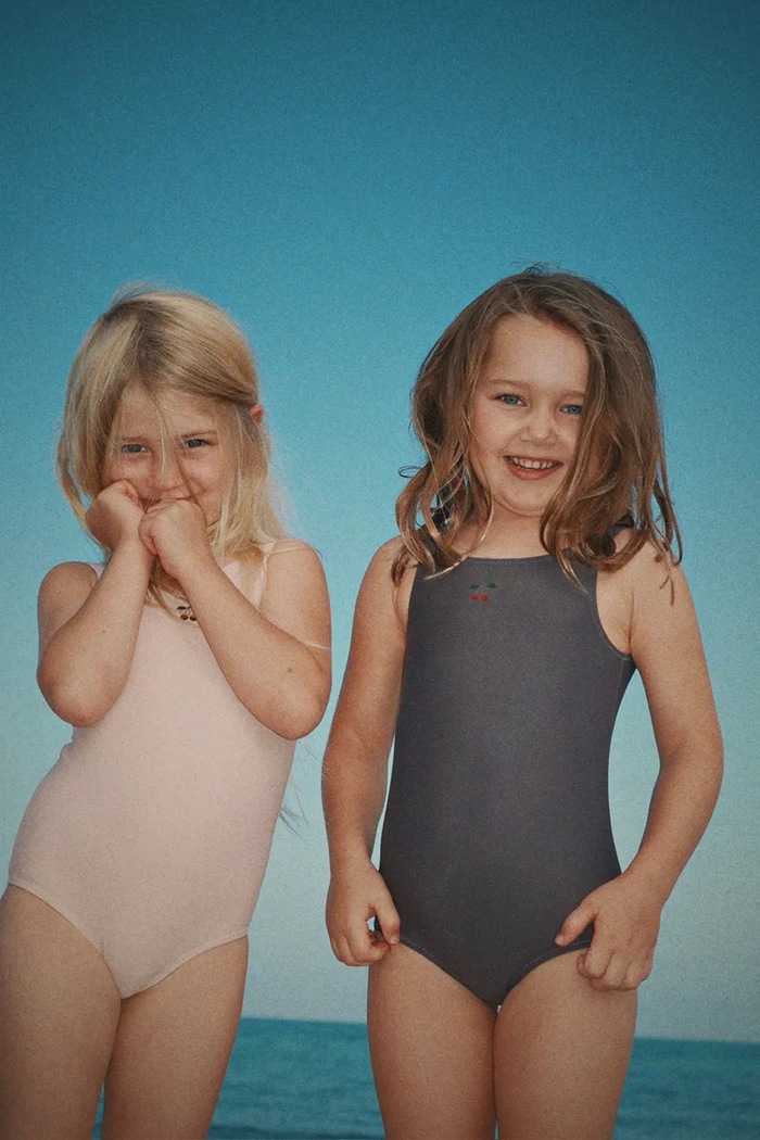 Konges Sløjd costum de baie dintr-o singură piesă pentru copii 2-pack MARVA SWIMSUIT bej KS105223.PPY2