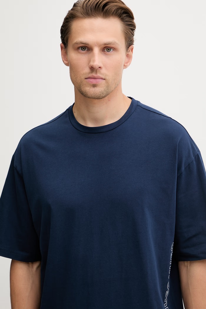 Oblačila HUGO kratka moška bombažna majica TIKI T-SHIRT 50561117 mornarsko modra
