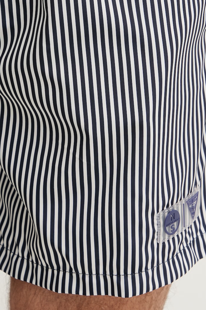 Guess pantaloni scurți de baie pentru bărbați x North Sails alb M6GZ20.W2170