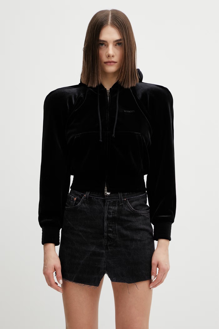 Βελούδινη μπλούζα VETEMENTS απλό μαύρο WE76ZU419B