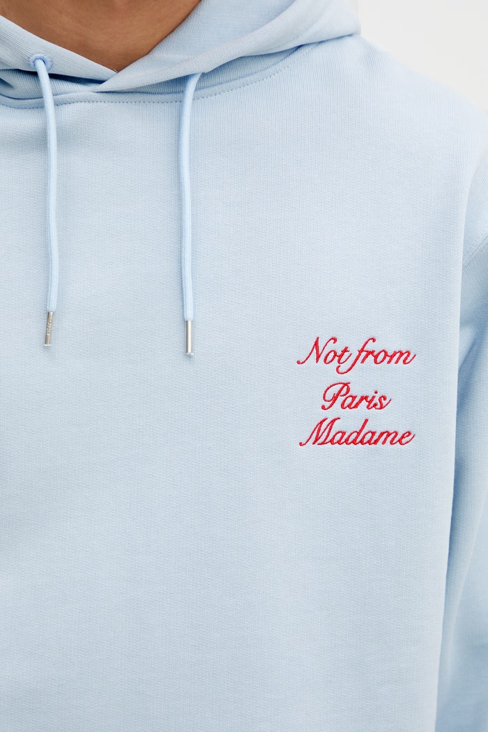 Drôle de Monsieur mikina s kapucňou pánska bavlnená Le Hoodie Slogan Calligraphy modrá K.HO168.CO127.LBE