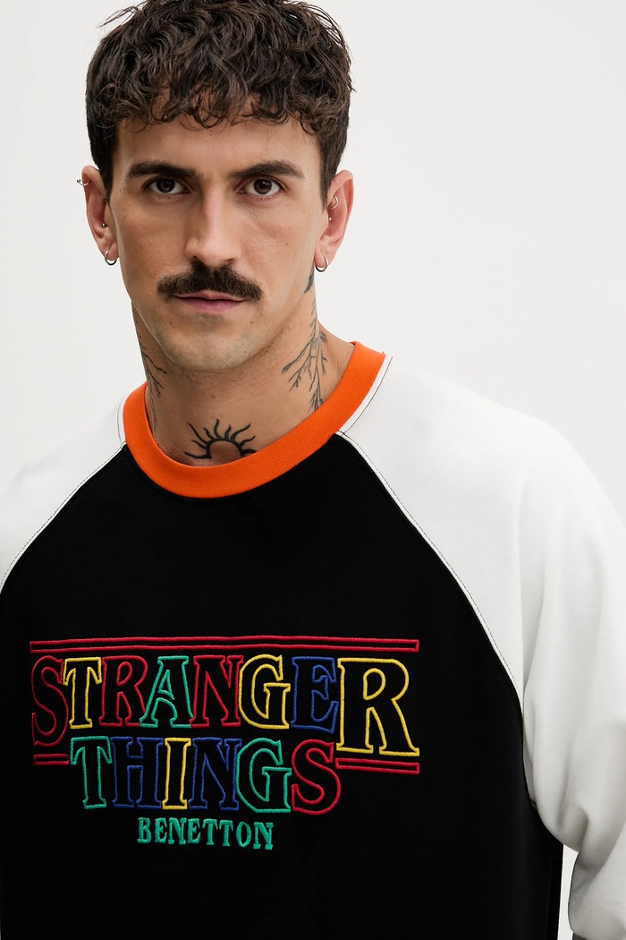 United Colors of Benetton hanorac de bumbac x Stranger Things negru 38JZU10B9