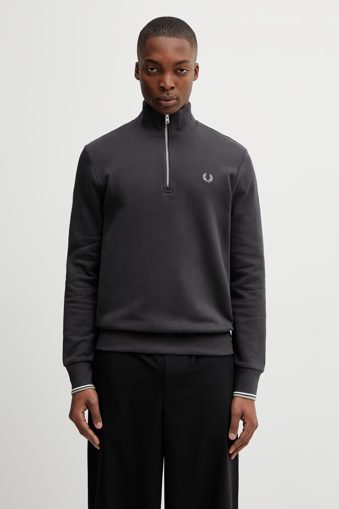 Bombažen pulover Fred Perry Našitek siva M3574.87A