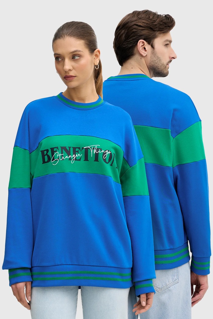 United Colors of Benetton pamut melegítőfelső x Stranger Things pamut kék 342ZU10BA