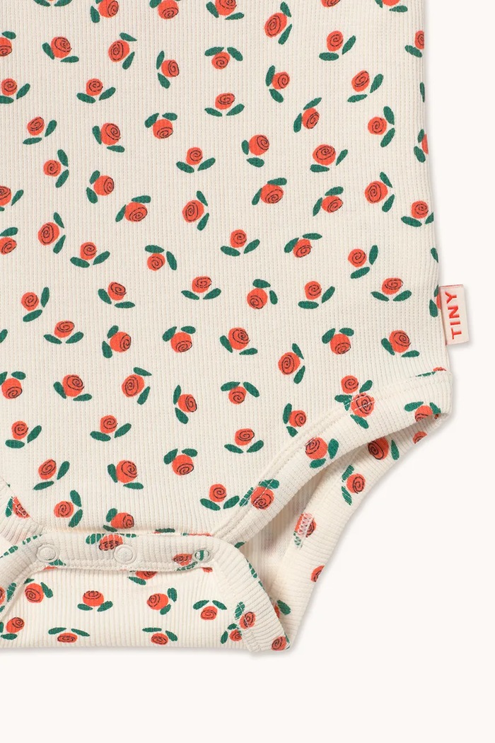 DÍVKA Kojenecké body Tinycottons TINY ROSES RIB SLEEVELESS BODY SS26.102 bílá