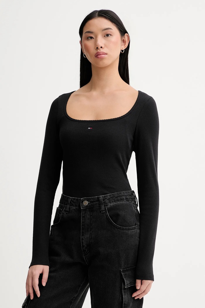 Tričko s dlhým rukávom Tommy Jeans nášivka čierna DW0DW21836