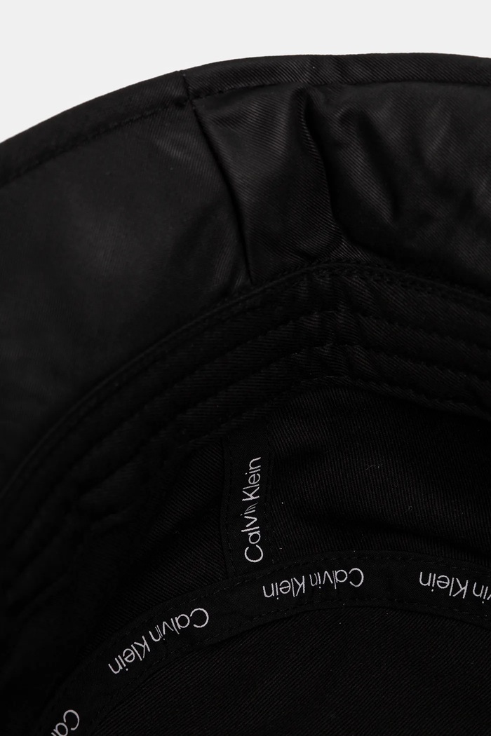 Klobuk Calvin Klein črna LV04F5046G