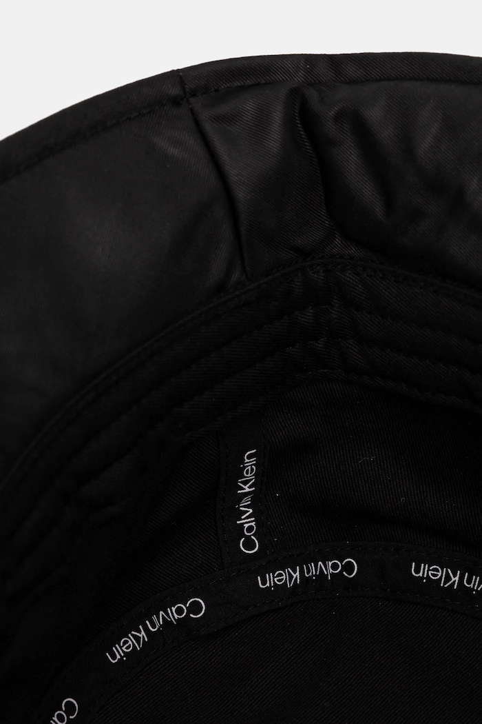Klobuk Calvin Klein črna LV04F5046G