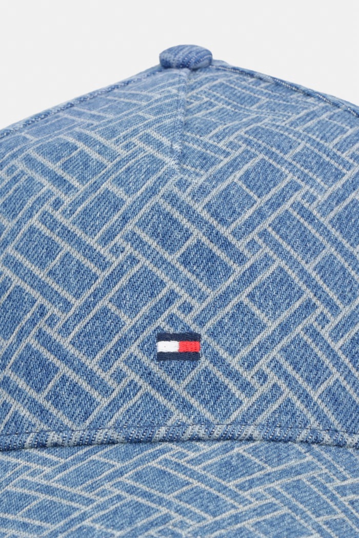 Tommy Hilfiger dámska bavlnená šiltovka AW0AW18577 modrá SS26