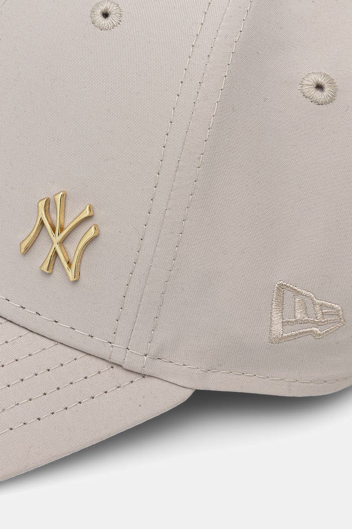 Шапка с козирка New Era FLAWLESS 9FORTY® 60771743 бежов SS26