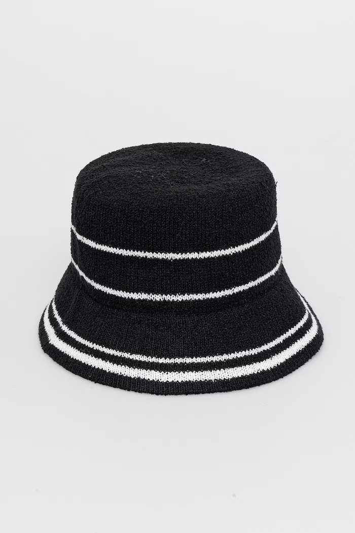 Doplnky Karl Lagerfeld klobúk dámsky K/SIGNATURE B2W46078 čierna