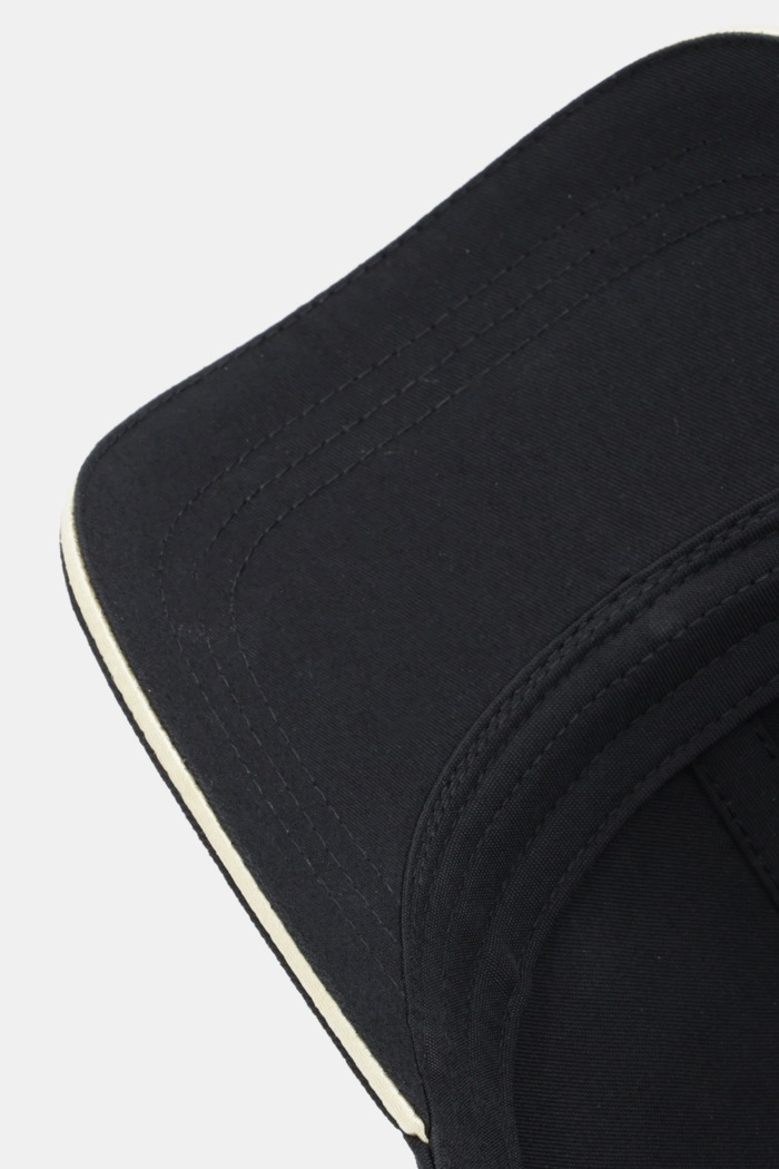 Karl Lagerfeld baseball sapka fekete 561123.805614
